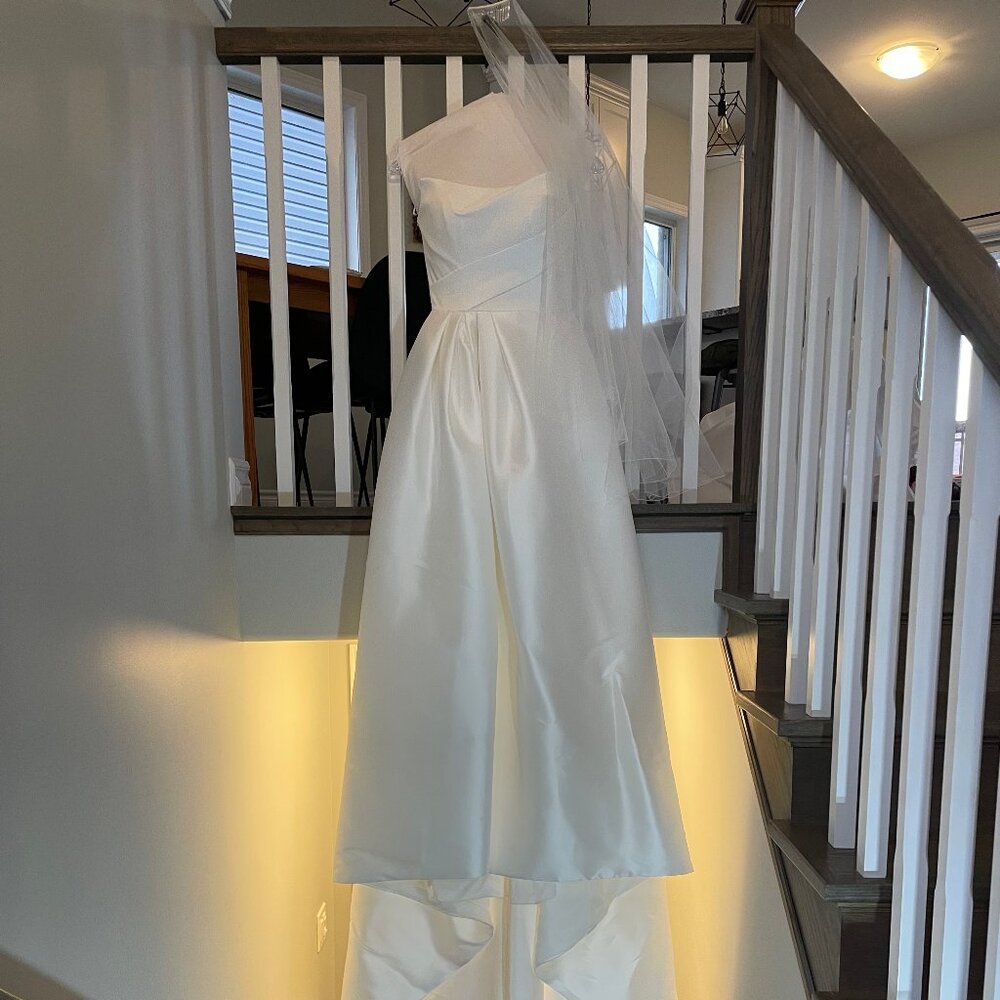 Wedding Dress - Maggie Sottero - Aspen Size 6 with veil - Picture 8 of 14